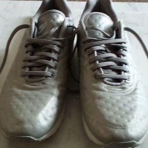 Nike air max womens sneakers size 9